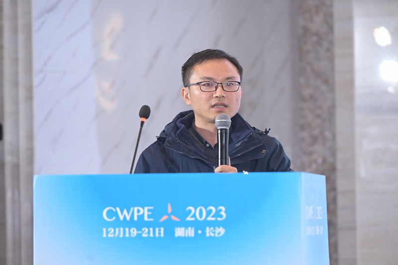 中車株洲電力機車研究所有限公司風(fēng)電事業(yè)部技術(shù)中心副主任劉紅文發(fā)表《主控系統(tǒng)國產(chǎn)化研發(fā)之路》演講