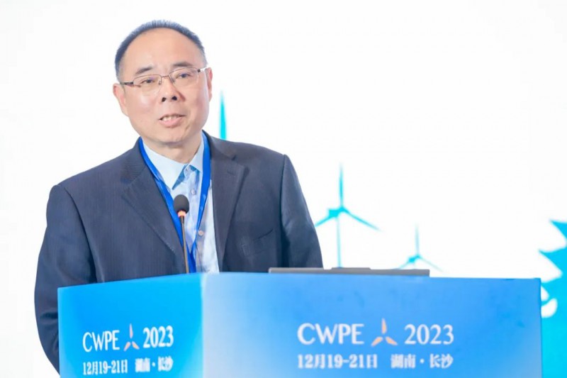 中國電器工業(yè)協(xié)會副會長/中國電器工業(yè)協(xié)會風(fēng)力發(fā)電設(shè)備分會理事長，金風(fēng)科技股份有限公司業(yè)務(wù)副總裁兼中南大區(qū)總裁劉萬平發(fā)表《練內(nèi)功、求增值、渡難關(guān)，迎接風(fēng)電高質(zhì)量發(fā)展的美好明天》演講